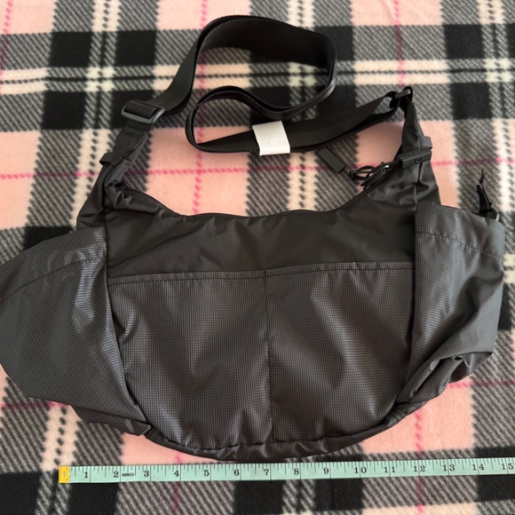 NWT Baboon The The Moon Crescent Crossbody (4.7L) in Black - Picture 5 of 6